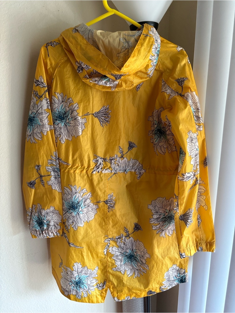 Yellow Raincoat with white and light blue flowers - Joules - Picture 2 of 5